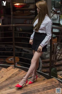 Elegant Professional Style: IESS Model Yu Xi in My Real Estate Consultant Photo Series - image 8