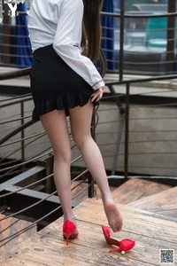 Elegant Professional Style: IESS Model Yu Xi in My Real Estate Consultant Photo Series - image 34