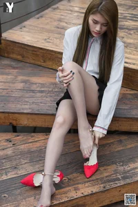 Elegant Professional Style: IESS Model Yu Xi in My Real Estate Consultant Photo Series - image 37