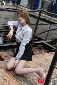Elegant Professional Style: IESS Model Yu Xi in My Real Estate Consultant Photo Series - image 16