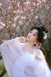 Ethereal Hanfu Beauty: Rui Rui Cai Bu Shi Cai Gou Shines in YiTuYu Vol.8619 - image 11