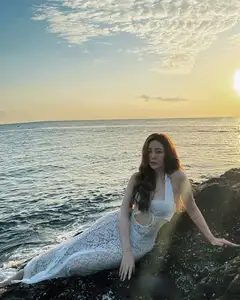 Wendy Nguyen Thanh Tuyen (FAPtv) flaunts captivating beauty and stunning figure by the sea - image 0