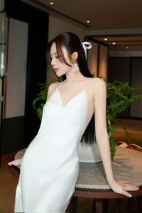 Miss To Diep Ha Steals the Spotlight in an Elegant White Silk Red Carpet Dress - image 5