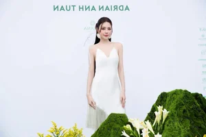 Miss To Diep Ha Steals the Spotlight in an Elegant White Silk Red Carpet Dress - image 0