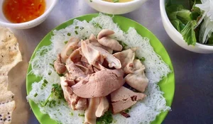 Budget Travel Guide: Eating Your Way Through Phu Yen for $5 - image 8