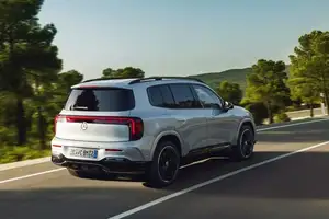 Discover the 2026 Mercedes-Benz GLB: A 7-Seater Electric SUV Conquering Snowy Peaks with an Impressive 630km Range. - image 4