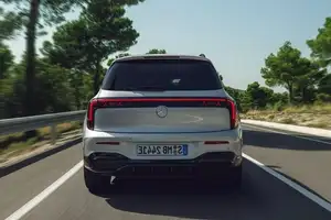 Discover the 2026 Mercedes-Benz GLB: A 7-Seater Electric SUV Conquering Snowy Peaks with an Impressive 630km Range. - image 2