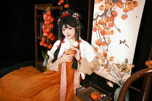 YiTuYu Art Language Vol.6804: Kailin Jiang in a Modern Art Showcase - image 6
