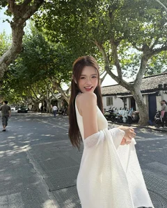 Radiant Beauty and Grace: Capturing the Best Moments of Dong Nai’s Viral Hot Girl - image 3