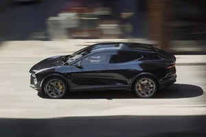 Lotus Eletre PHEV 939HP: The Ultimate Fusion of Power and Futuristic Design - image 2