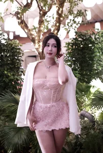 Viral Trends: How a Vietnamese Influencer Gained Fame Following the 'Hong Ty' Aesthetic - image 1