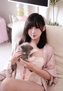 Viral Trends: How a Vietnamese Influencer Gained Fame Following the 'Hong Ty' Aesthetic - image 2