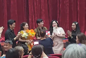 Phuong Le Birthday Controversy at Vu Luan Show: Netizens React to Recent Events - image 4