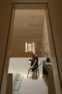 Innovative 40m2 Townhouse Design Inspired by Modern Art Museums and Creative Living - image 7