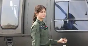 Stunning Female Military Pilot Captivates Viewers with Fairy-like Beauty - image 2