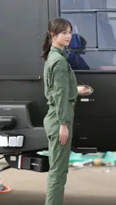 Stunning Female Military Pilot Captivates Viewers with Fairy-like Beauty - image 0
