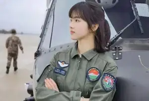 Stunning Female Military Pilot Captivates Viewers with Fairy-like Beauty - image 3