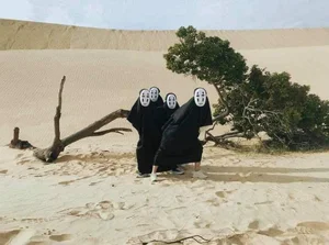 Stylish Travel Outfits for Best Friends: How to Coordinate Your Group Look for the Perfect Vacation Photos - image 0