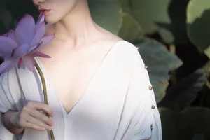 YiTuYu Art Language Vol.10310: Capturing the Aesthetic Charm of Model Hanhan - image 1