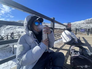 Winter in China: Vietnamese Tourists Explore Snowy Peaks - image 6