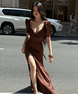 MC Mai Dora Radiates Natural Beauty in Elegant Street Style Look - image 1