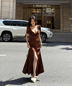 MC Mai Dora Radiates Natural Beauty in Elegant Street Style Look - image 8