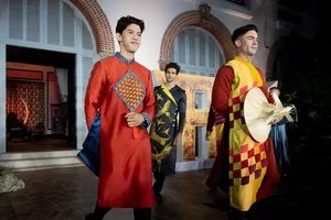 Cultural Fusion: The Universal Appeal of the Vietnamese Ao Dai Through a Global Lens - image 17