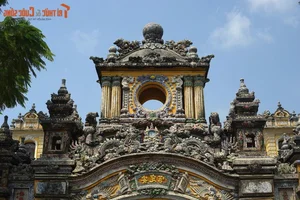 The Art and History of Hue Imperial Court Ceramic Mosaics: A Journey Through Vietnamese Heritage - image 3
