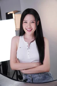 Huynh Uyen An’s Stunning Transformation: Tran Thanh’s Sister Returns with a Bold New Look - image 2