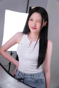 Huynh Uyen An’s Stunning Transformation: Tran Thanh’s Sister Returns with a Bold New Look - image 5