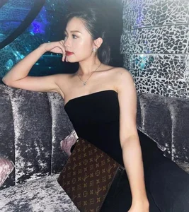 Lavish Proposals and Natural Beauty: Exploring the Glamorous Lives and Everyday Style of Two Famous Female MCs - image 6