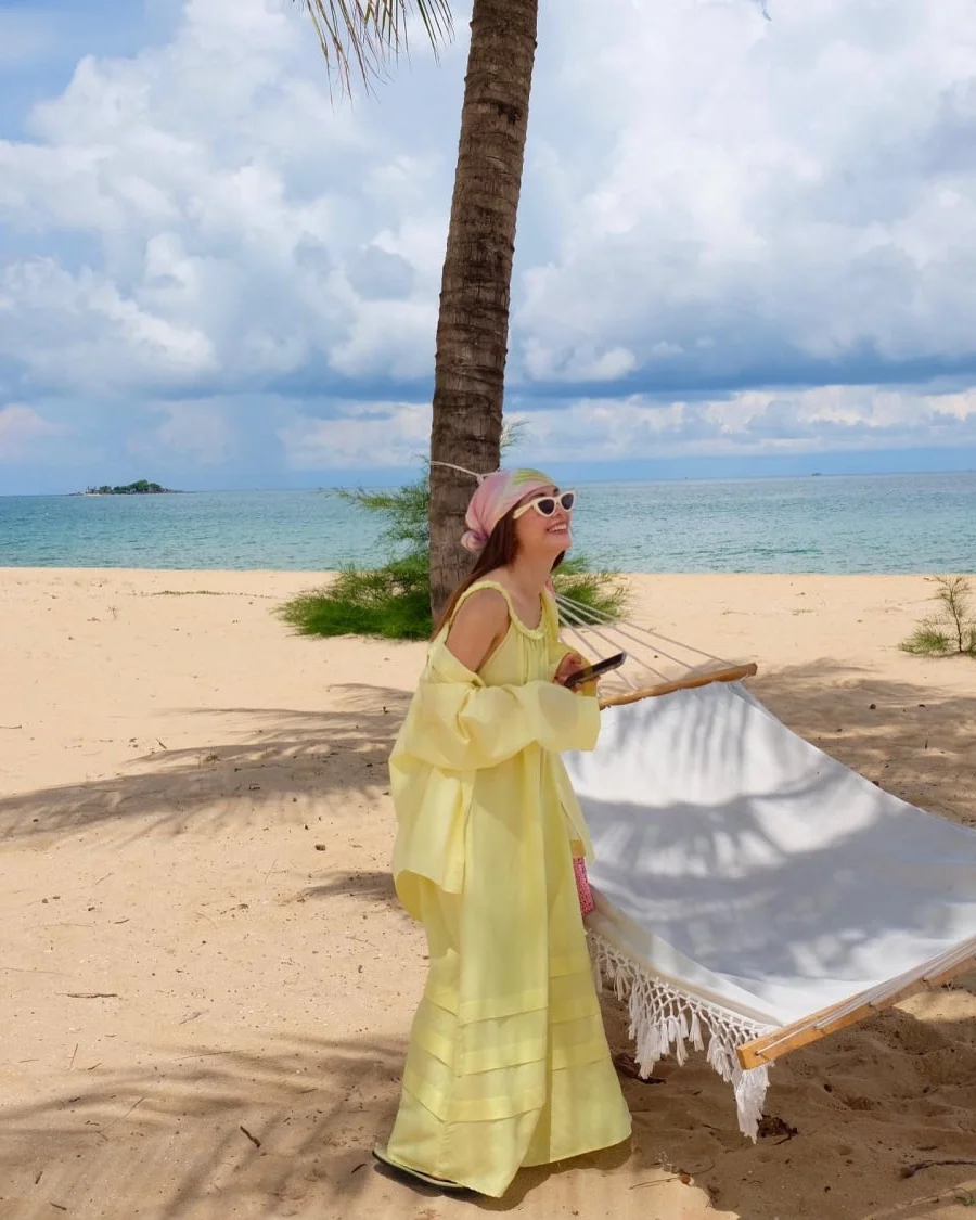 10 Youthful Travel Outfit Ideas from Yen Trang at Age 42