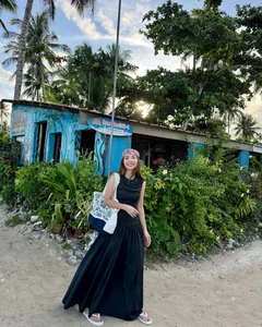 10 Youthful Travel Outfit Ideas from Yen Trang at Age 42 - image 7