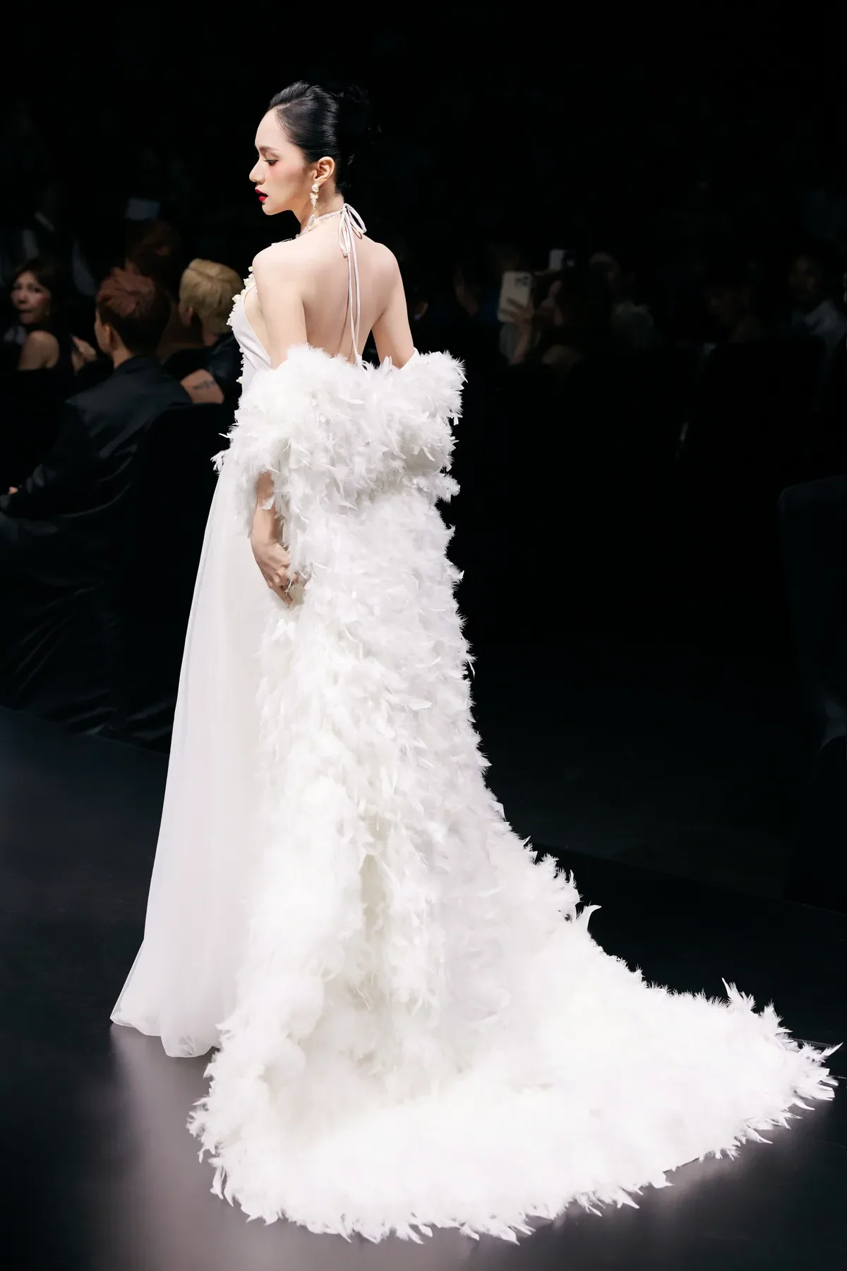 Nguyen Thu Hang Shines on the Runway for Designer Cao Minh Tien