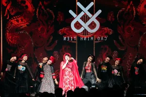 Nguyen Thu Hang Shines on the Runway for Designer Cao Minh Tien - image 6