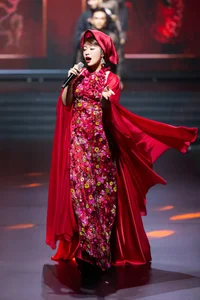 Nguyen Thu Hang Shines on the Runway for Designer Cao Minh Tien - image 1