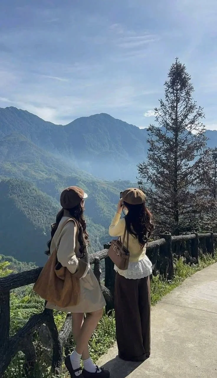 Discover the Breathtaking Beauty of Sa Pa: Vietnam’s Iconic Terraced Rice Fields and Misty Mountain Landscapes