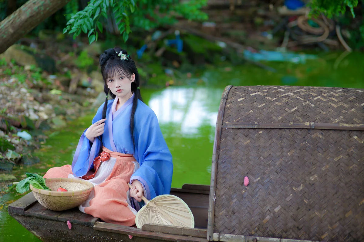 YiTuYu Art Language Vol.7290: The Captivating Visuals of Xiao Xiao Yu