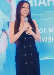 Timeless Elegance: The Red Carpet Allure of Hà Anh and Thu Hoài - image 1