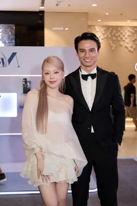 Timeless Elegance: The Red Carpet Allure of Hà Anh and Thu Hoài - image 5