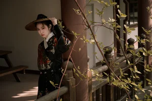 YiTuYu Art Language Vol.8128 Featuring Model Liu Liu - image 4