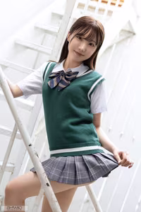 Eren Sora Shines in Graphis Gals Be Yourself Vol.3: Captivating Natural Youthful Charm - image 1