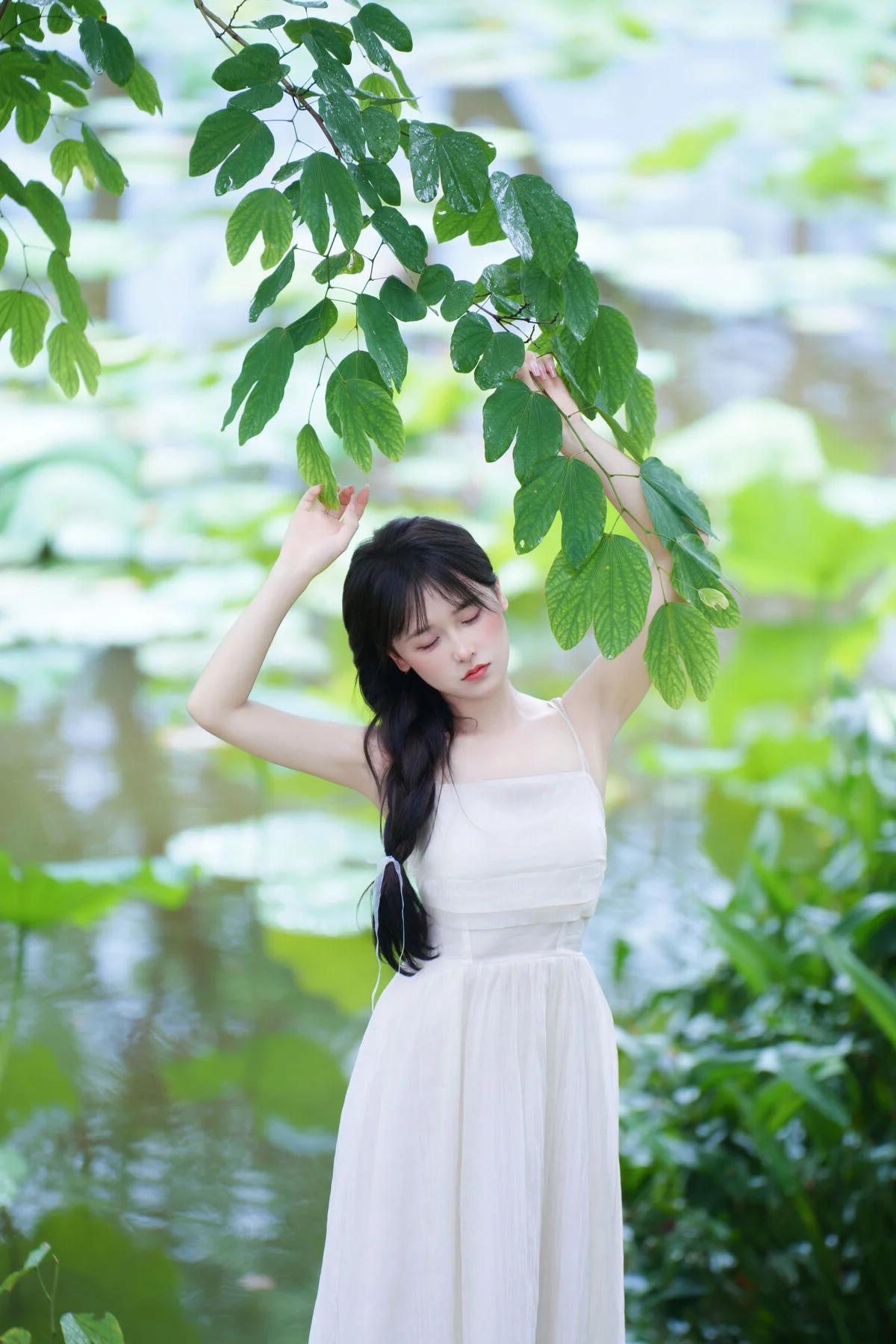 YiTuYu Art Language Vol.7390 Featuring Xiao Xiao Yu: Elegant Portrait Photography Gallery