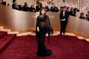 Lisa Shines in a Breathtaking Sheer Gown at the Golden Globes Red Carpet - image 6