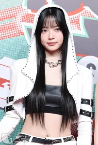 SBS Gayo Daejeon 2024: A Spectacular Battle of Visuals and K-Pop Fashion Icons - image 11