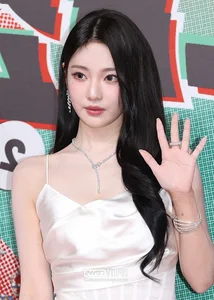 SBS Gayo Daejeon 2024: A Spectacular Battle of Visuals and K-Pop Fashion Icons - image 35
