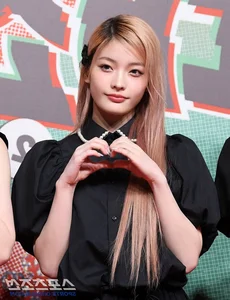 SBS Gayo Daejeon 2024: A Spectacular Battle of Visuals and K-Pop Fashion Icons - image 10