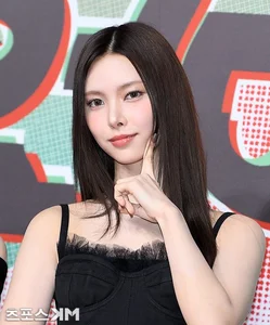 SBS Gayo Daejeon 2024: A Spectacular Battle of Visuals and K-Pop Fashion Icons - image 36