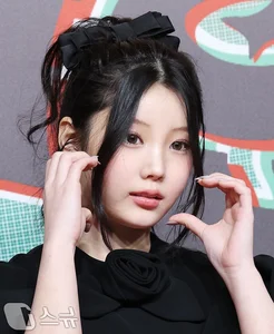 SBS Gayo Daejeon 2024: A Spectacular Battle of Visuals and K-Pop Fashion Icons - image 27
