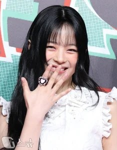 SBS Gayo Daejeon 2024: A Spectacular Battle of Visuals and K-Pop Fashion Icons - image 12